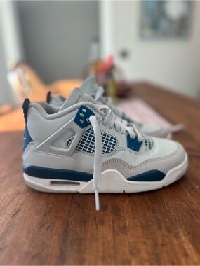 Nike Air Jordan 4 Kids White and Blue. Like New.